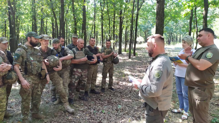 Військовослужбовці, які захищають позиції під Авдіївкою, отримали нагороди