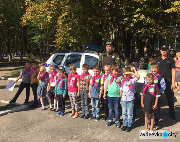 В Авдеевке полиция учила школьников «дорожной азбуке» (ФОТО)