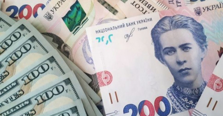 Украинцы активно несут деньги в банки