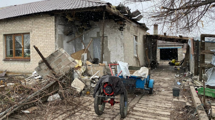 В селах поряд з Авдіївським фронтом бої постійні, більше половини будинків зруйновані