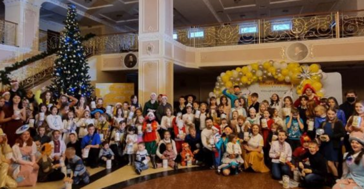 Более 100 тысяч детей получили подарки от Фонда Рината Ахметова