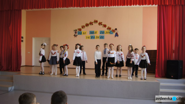 В Авдеевке прошел школьный  фестиваль украинской песни  (фоторепортаж)