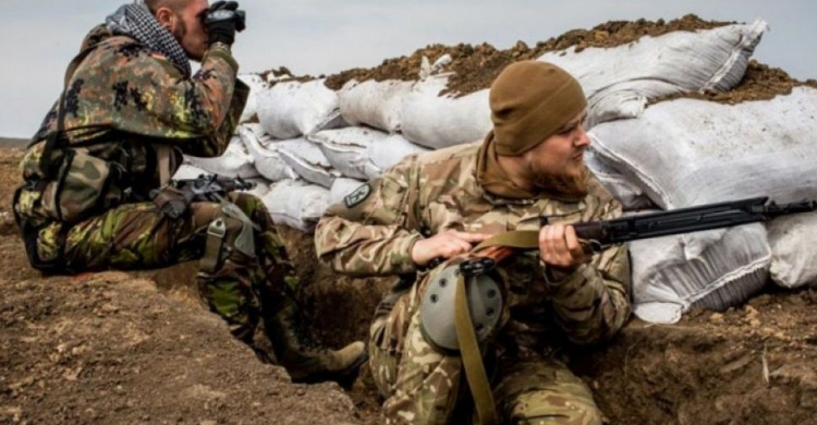 На Донбассе обстрелы по всей линии разграничения, включая поселок Золотое