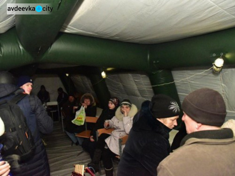 В мобильные пункту обогрева Авдеевки обратилось свыше 800 жителей (ФОТО)