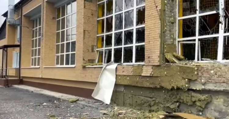В Авдіївці російські окупанти зруйнували опорну школу (ВІДЕО)