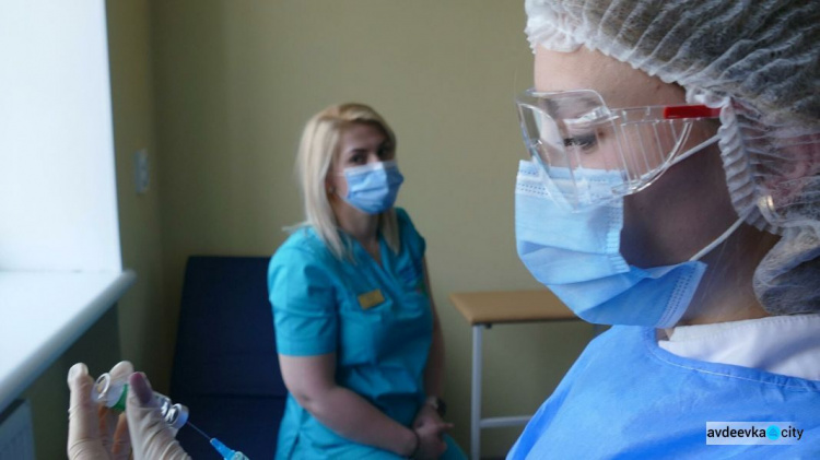 Жителям Донецкой области доступны три вида вакцин от COVID-19