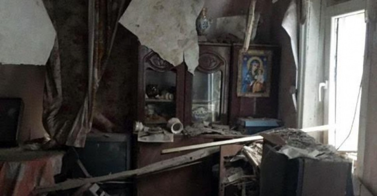 Старая часть Авдеевки попала под минометный огонь: 2 дома разрушены, еще 6 повреждены