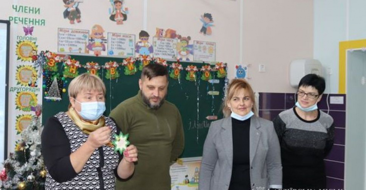 Діти Авдіївки до Нового року отримали подарунки від ДонОДА 