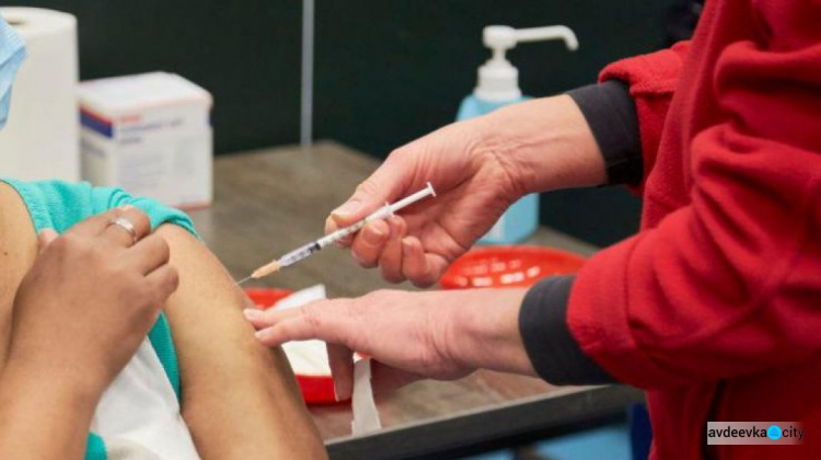 В Украине введут третью дозу вакцины от COVID: Ляшко подпишет приказ