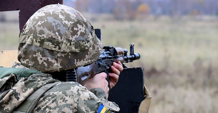 На Донбасі стріляли з гранатометів