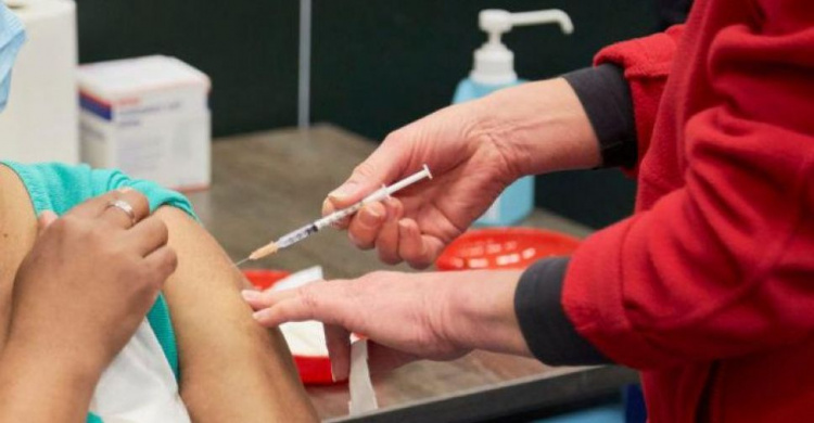 В Украине введут третью дозу вакцины от COVID: Ляшко подпишет приказ
