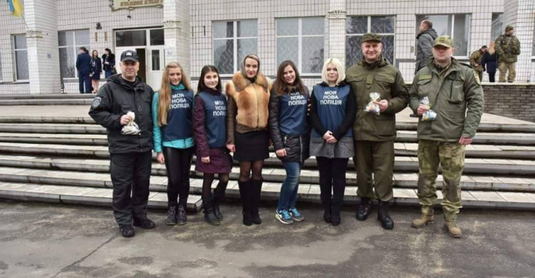 Участники «Лиги будущих полицейских», проживающие на линии разграничения, запустили интернет-акцию в поддержку полиции (ФОТО)