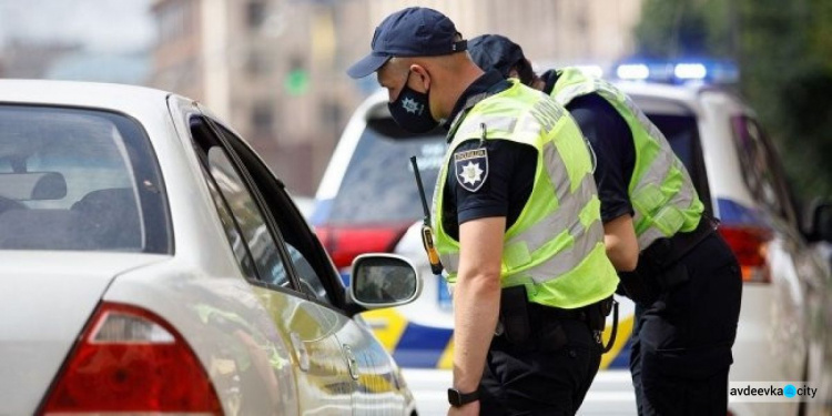 Водителям установили жесткие правила поведения при остановке автомобиля полицией