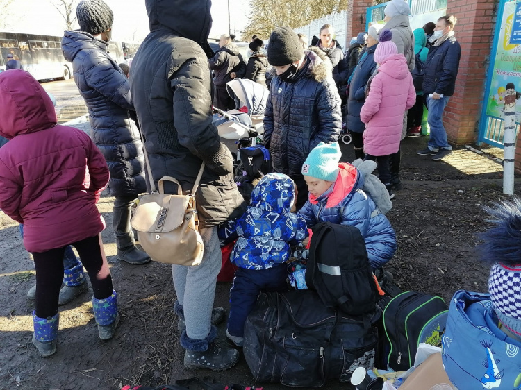 Евакуація з Донеччини: корисні контакти  від ДонОДА для тих, хто виїжджає