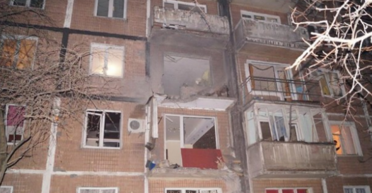 В Авдеевке  вследствие прямого попадания снарядов повреждены 8 домов, ранен мирный житель