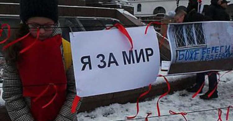 В Киеве на Майдане прошла акция в поддержку жителей Авдеевки