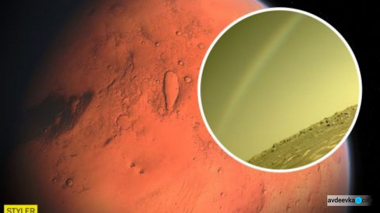 Ученые нашли объяснение загадочной "радуге" на Марсе