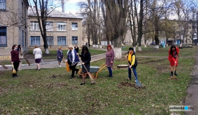 Працівники структурних підрозділів ВЦА Авдіївки влаштували велике прибирання