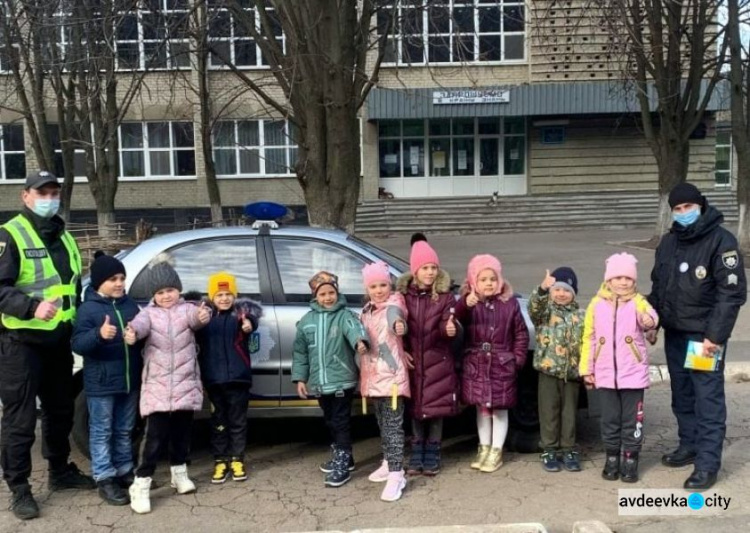 В Авдіївці поліцейські проводять уроки дорожньої безпеки для дітей