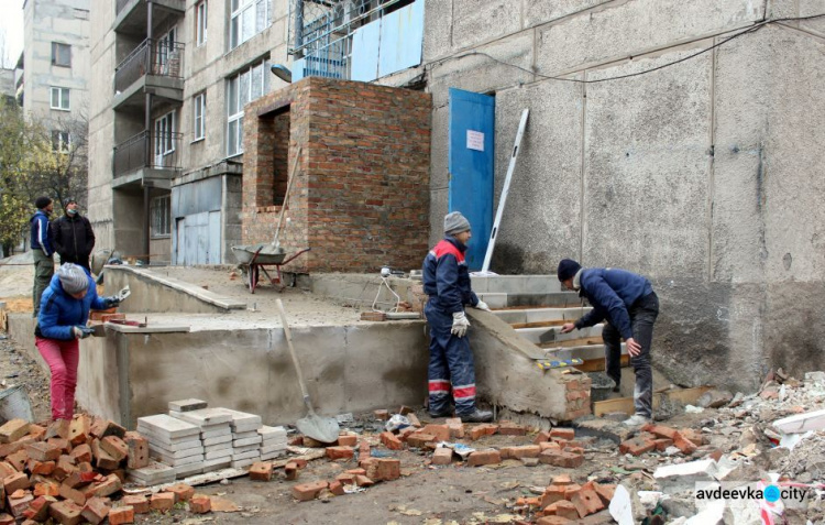 В Авдеевке продолжают капитальный ремонт помещения городского суда (ФОТОФАКТ)