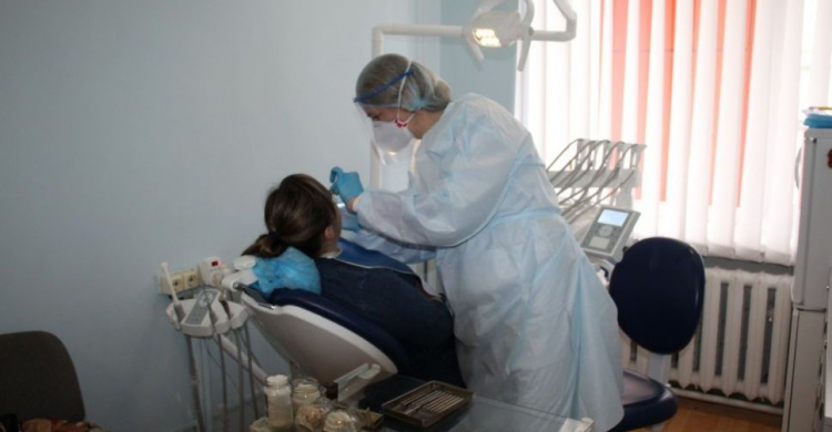 У Покровській стоматполіклініці прийматимуть пацієнтів хірург, терапевт та дитячий стоматолог