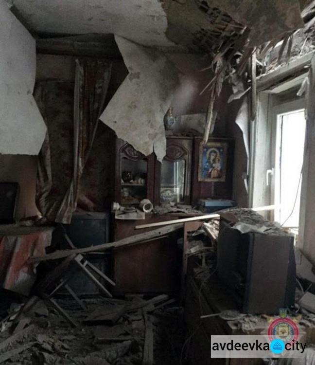 Старая часть Авдеевки попала под минометный огонь: 2 дома разрушены, еще 6 повреждены