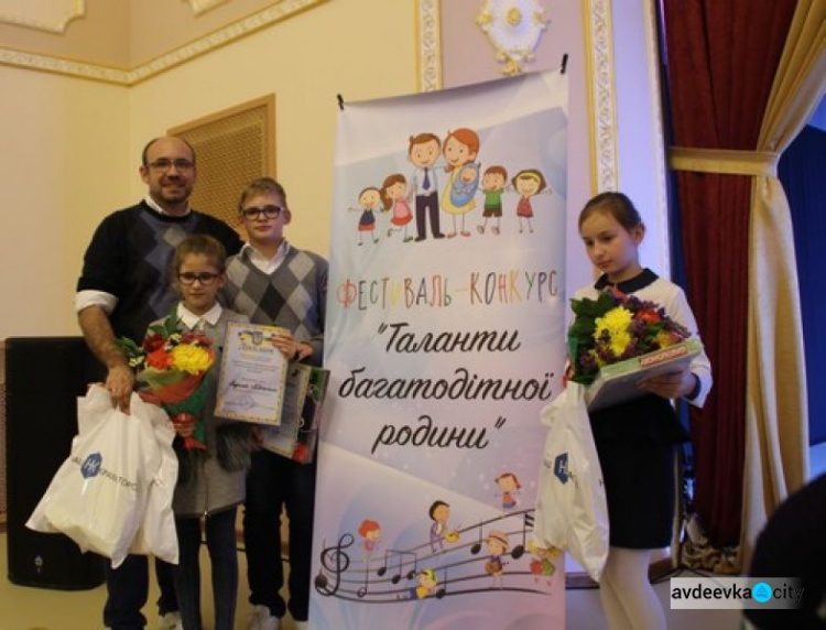 Многодетные семьи Авдеевки показали таланты на областном фестивале (ФОТО)