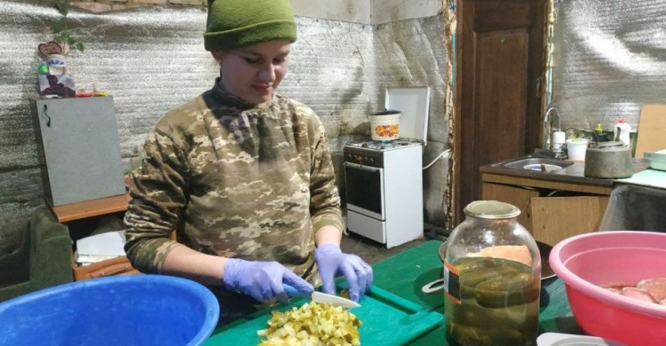 Українських захисників на передовій годують по-домашньому смачно