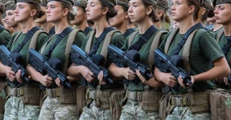 В Украине начнут ставить женщин на военный учет