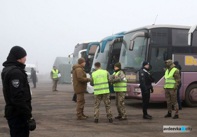 Обмен пленными между Киевом и Донецком-Луганском завершен: подробности, фото и видео