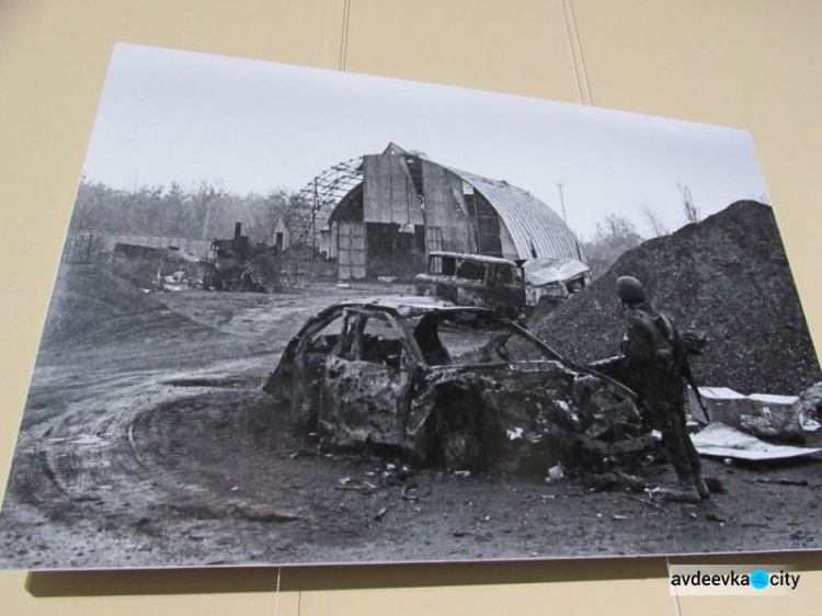 Потрясающие снимки, сделанные в героической авдеевской промзоне, колесят по миру (ФОТО)