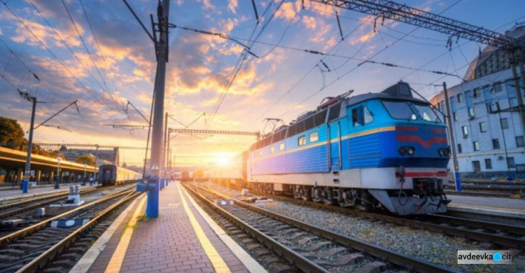 Украина переходит на зимнее время: как будут ходить поезда?
